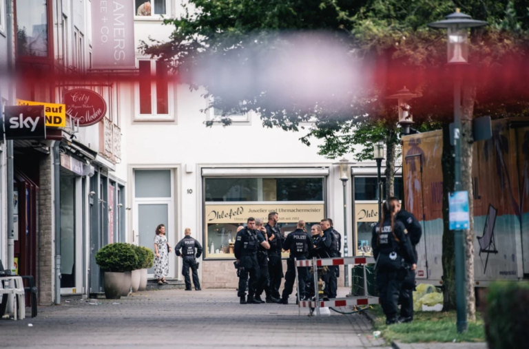 Tragedija u Berlinu: Teška staklena vrata usmrtila dečaka