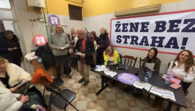 NA TRIBINI U KULI BLOKADERI MONSTRUOZNO VREĐALI PATRIJARHA I SPC (video)