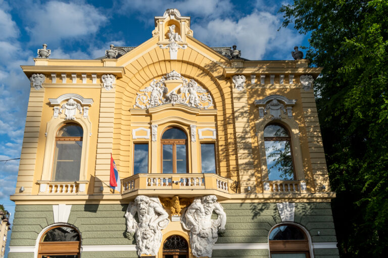 Gradska biblioteka obogatila ponudu: „Jezički kutak“ sa 5.000 knjiga na pet jezika
