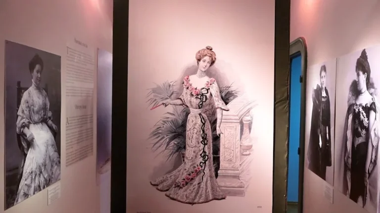 Otvorena izložba “Promene u modi – istoricizam, secesija, art deko 1880–1940”