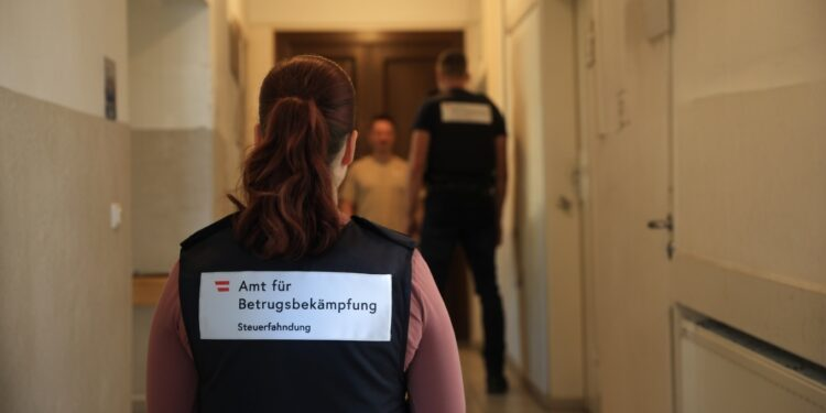 Najveća afera sa fiskalnim kasama u Austriji: Iz pritvora, pravo kod klijenata