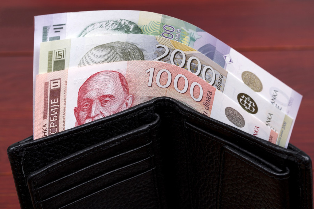 Prosečna plata još veća: Evo koliko je bilo u koverti