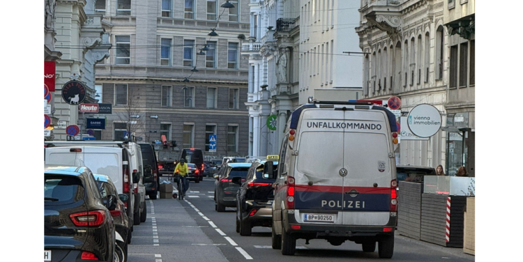 Policija ispalila upozoravajuće hice na decu u Beču