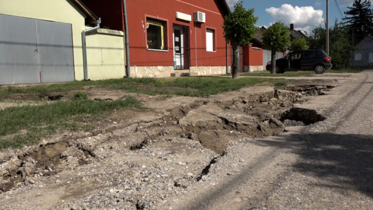 Nevreme u Bajmoku oštetilo putnu infrastrukturu, nadležni na terenu