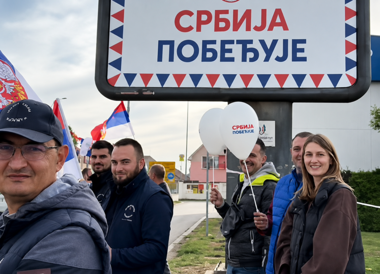 Veliki broj građana okupio se danas u Zrenjaninu, pokazavši da Srbija pobeđuje