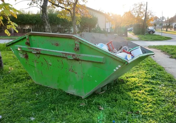 Kontejneri za kabasti otpad u Malom Radanovcu