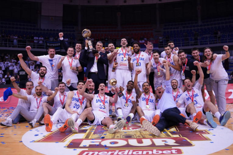 SUBOTICA SLAVI: SPARTAK ŠAMPION SRBIJE!